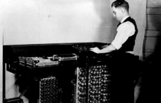 第一台现代电子数字计算机称为Atanasoff-Berry计算机或ABC