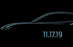 福特在11月17日发布了野马风格的300英里跨界电动汽车
