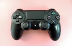 PlayStation宣布了Dualshock 4的新后退按钮附件