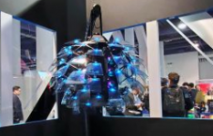 InWin在2020年国际消费电子展上展示大型机器人Diey枝形吊灯机箱