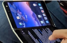 微软的Surface Duo折叠式双屏显示在视频中大获成功