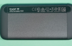 英睿达X8移动SSD使用了USB 3.2 Gen2 Type-C接口