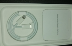 苹果iPhone 12全系取消了充电头和耳机