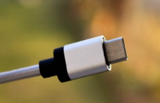 苹果为M1芯片提供了首个USB4和Thunderbolt 3定制主控