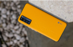 中兴Axon205G的发布揭示了全球首款显示屏下拍照手机的国际定价