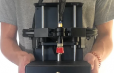 Plybot价格合理的智能3D打印机具有独特的手臂