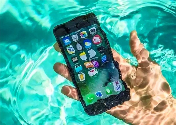 手机进水怎么处置插图