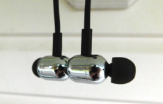 OptomaNuForceBELive2具有优质音频的廉价耳塞